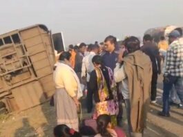 ધ્રોલ: બસ અને ડમ્પર વચ્ચે જોરદાર અકસ્માત, ૧૭ ઘવાયા