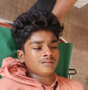 જામનગર: સાંઢની જેમ દોડતી કચરાની ગાડીએ વિદ્યાર્થીને અડફેટે ચડાવી પગ ભાંગી નાખ્યા