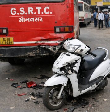 જામનગરમાં એસટી બસ સાથે સ્કૂટર અથડાવી ચાલક ફરાર