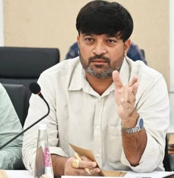 જામનગર: અધિકારીઓ ફોટા પડાવવામાં મસ્ત, જનતા હાલાકીમાં: ધારાસભ્ય હેમંત ખવાએ તંત્રને તતડાવ્યું