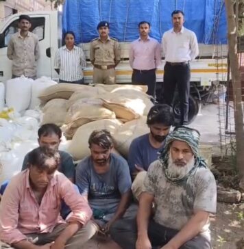 જામનગરમાં સરકારી સસ્તા અનાજની શંકાસ્પદ હેરાફેરી ઝડપાઈ, 5ની અટકાયત
